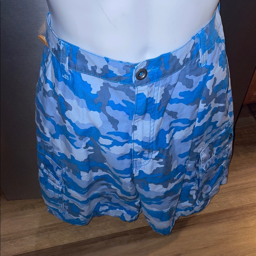 Men's Levi’s Blue Camo Cargo Shorts - Picture 9 of 12